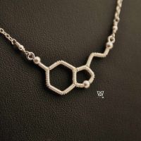 serotonina biżuteria molekularna
